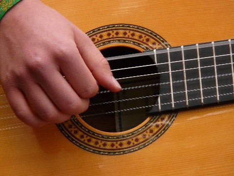 How to tune a guitar by ear for beginners