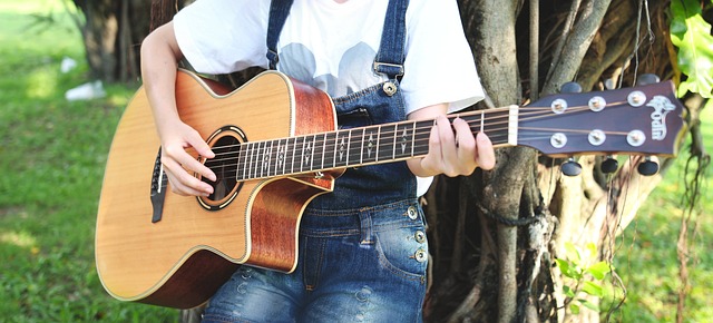 How to Choose a Guitar for Beginners