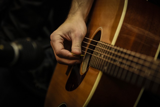 Things to Know Before Buying an Acoustic Guitar