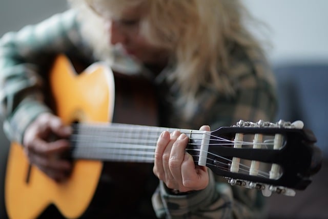 The Benefits Of Online Guitar Lessons For Beginners